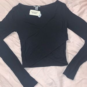 🚫SOLD NWT Criss cross top